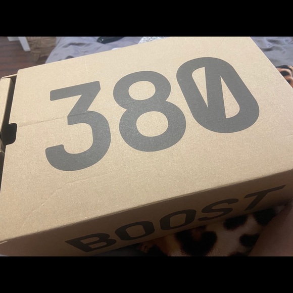 Yeezy Boost 380 “Onyx” - Picture 5 of 8